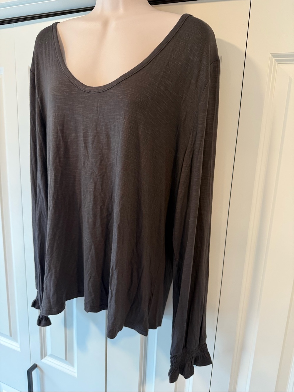 Maurices brown knit long sleeve top shirt xl ruffled cuffs